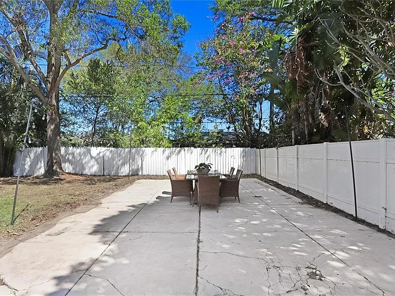 1960 McKinley St — Photo 37