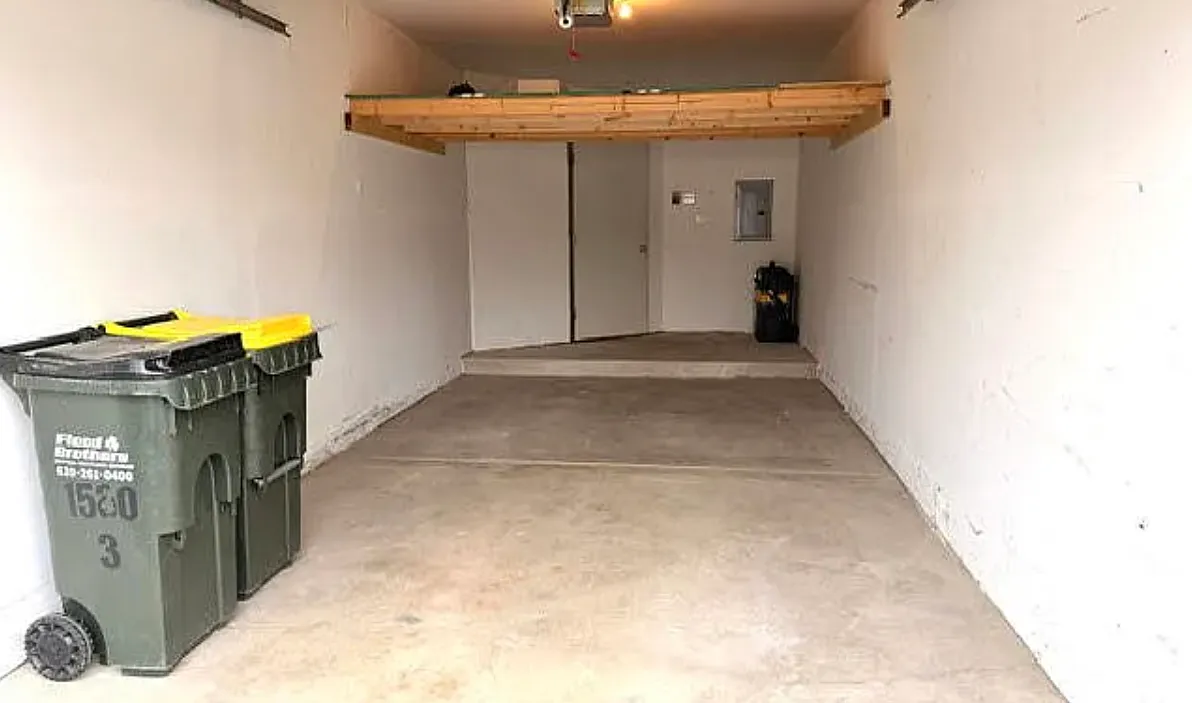 Building Photo - 1560 Thornfield Ln #3