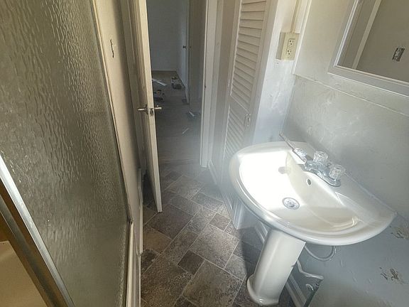 4th image of 135 Birch Ave