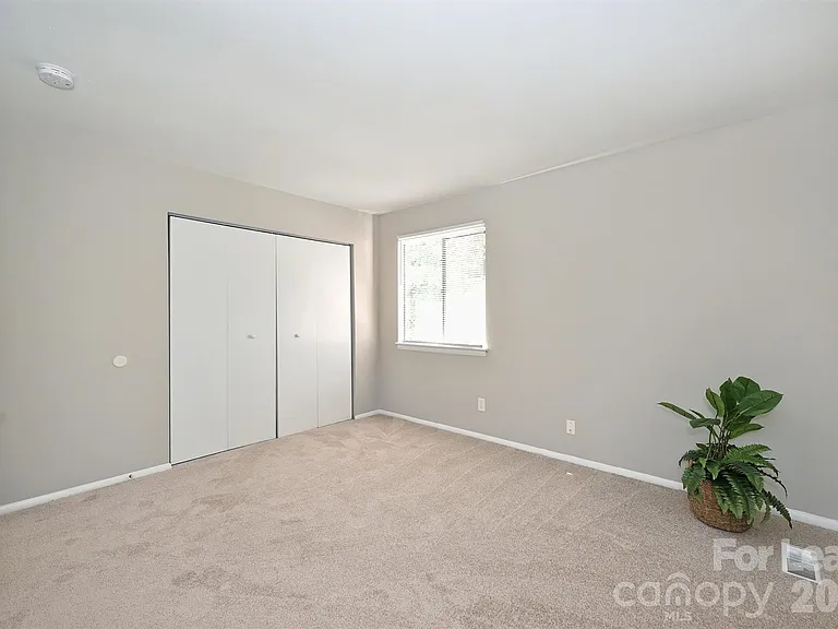 951 Hollywood St — Photo 7