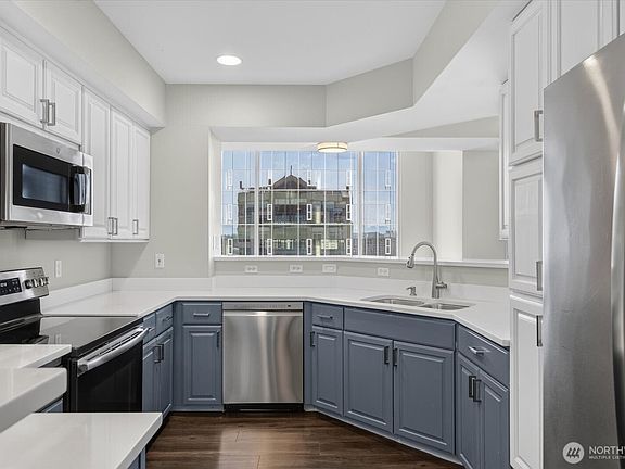 5th image of 177 107th Avenue NE #2207