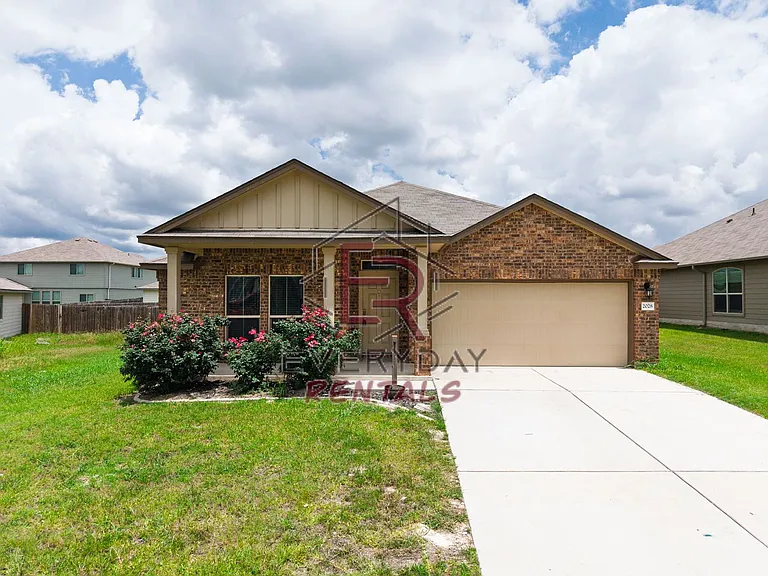 2028 Mallard Ct — Photo 1