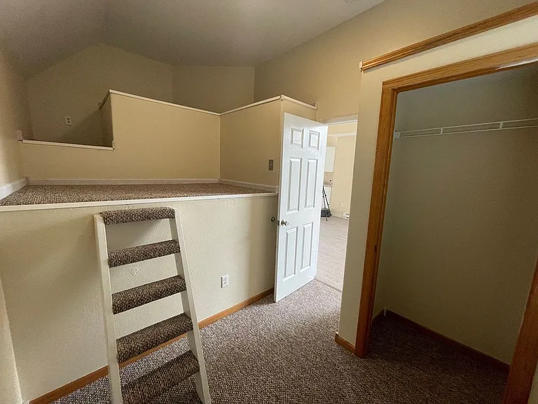 416 N 15th Ave E — Photo 10