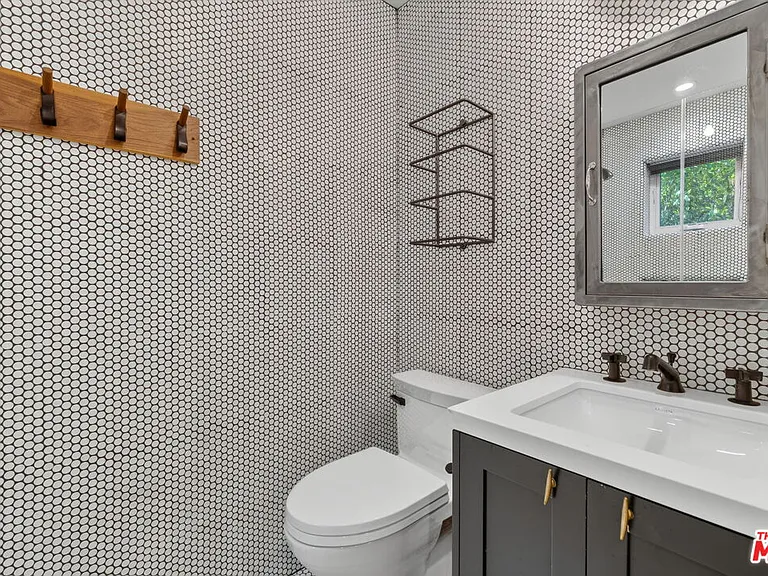 729 N Bedford Dr — Photo 31
