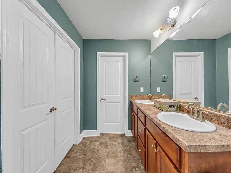 131 Bronze Cir — Photo 20