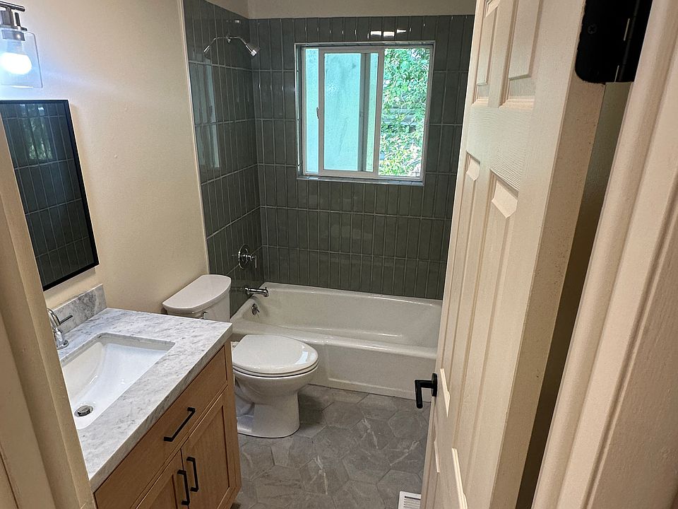 2nd image of 1384 S Lincoln St APT 4