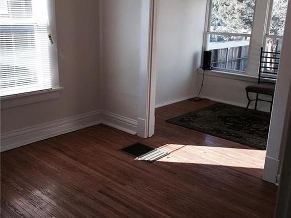 3rd image of 1129 Blendon Pl