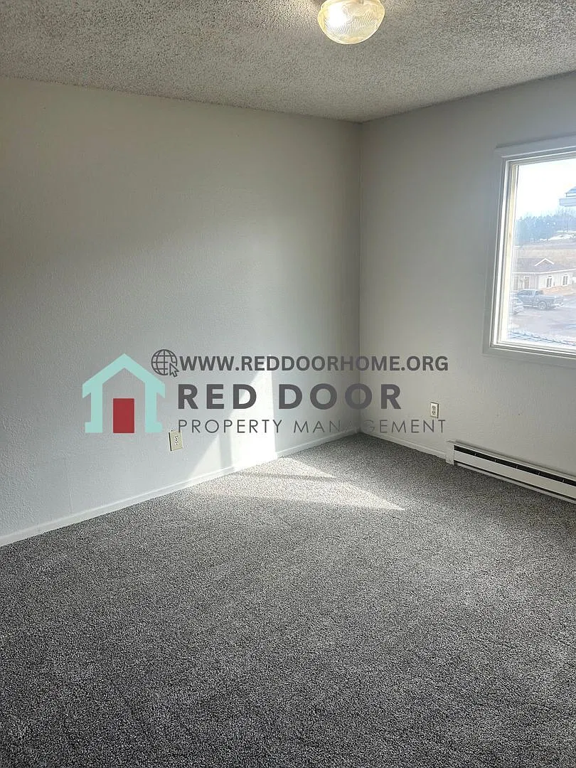 Cedars Apts -E — Photo 3