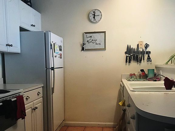 4th image of 714 New Jersey St APT 2