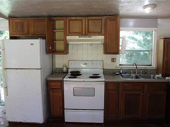 4th image of 110 N Cove Dr