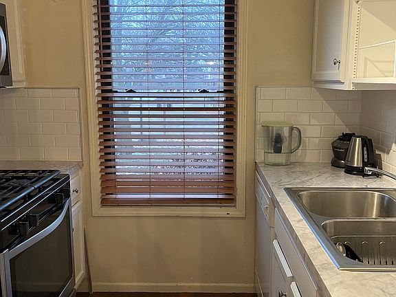 3rd image of 2636 Chatham Woods Dr SE