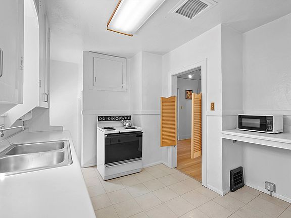4th image of 3104 Monte Vista Blvd NE
