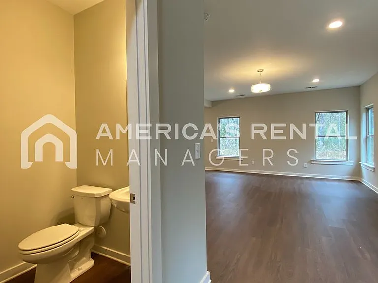 7950 Saint James Dr — Photo 17