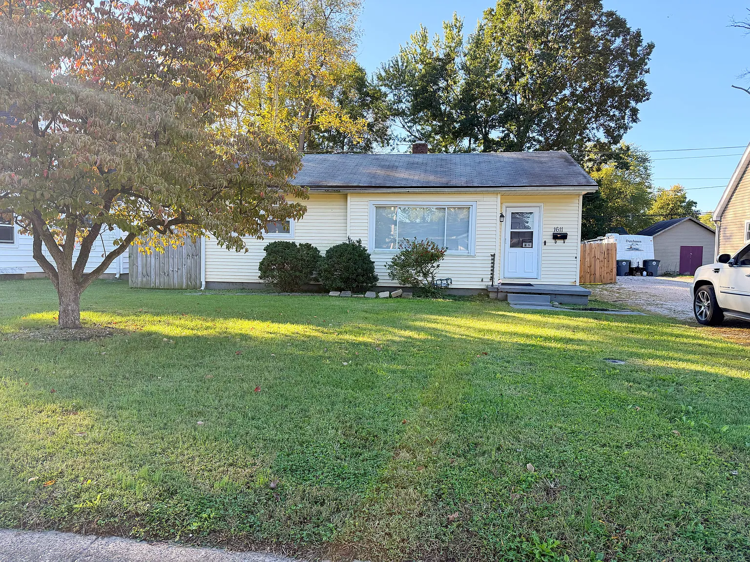 3 bed, 1295 sqft, $1,600 — Photo 1