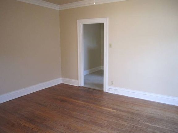 5th image of 5023 Lansdowne Ave APT 2E