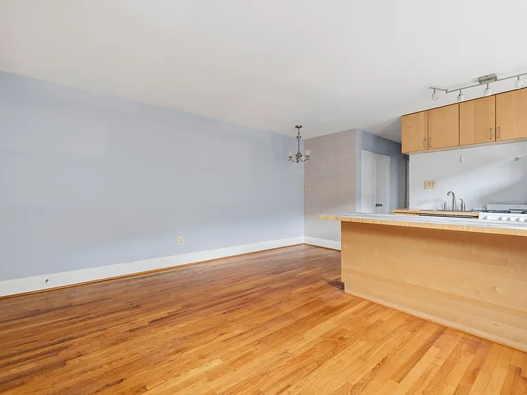 4595 Macarthur Blvd NW #4 — Photo 2