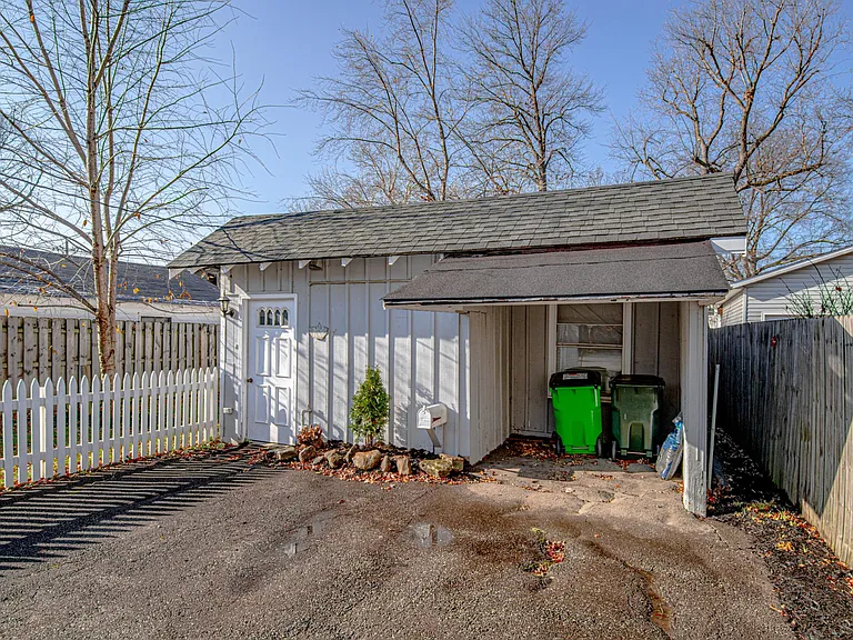 114 Mull Ave — Photo 28