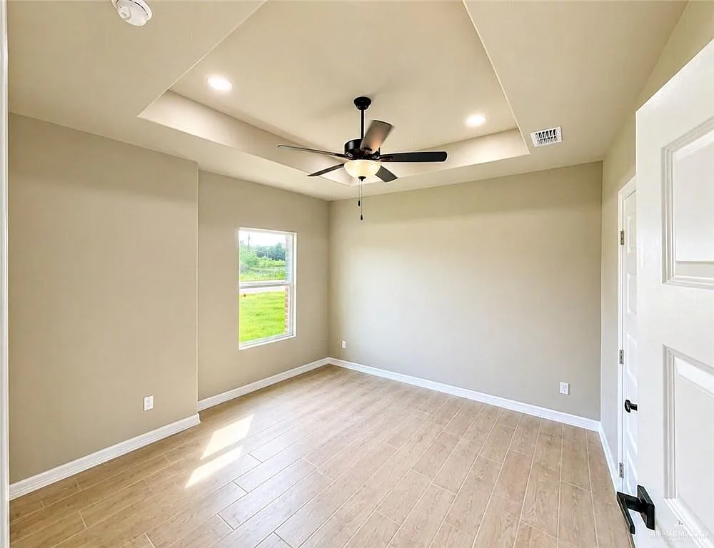 3 bed, 2.0 bath, 1350 sqft, $1,750 — Photo 3