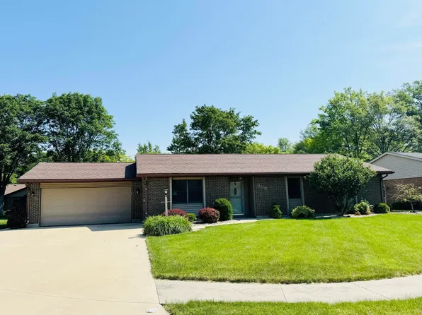 809 Windsor Cir, Celina, OH 45822