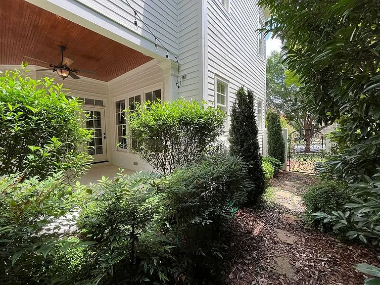 535 Guilford Cir — Photo 55