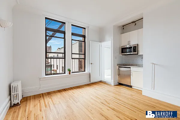 Rented by Barkoff Residential  | media 27