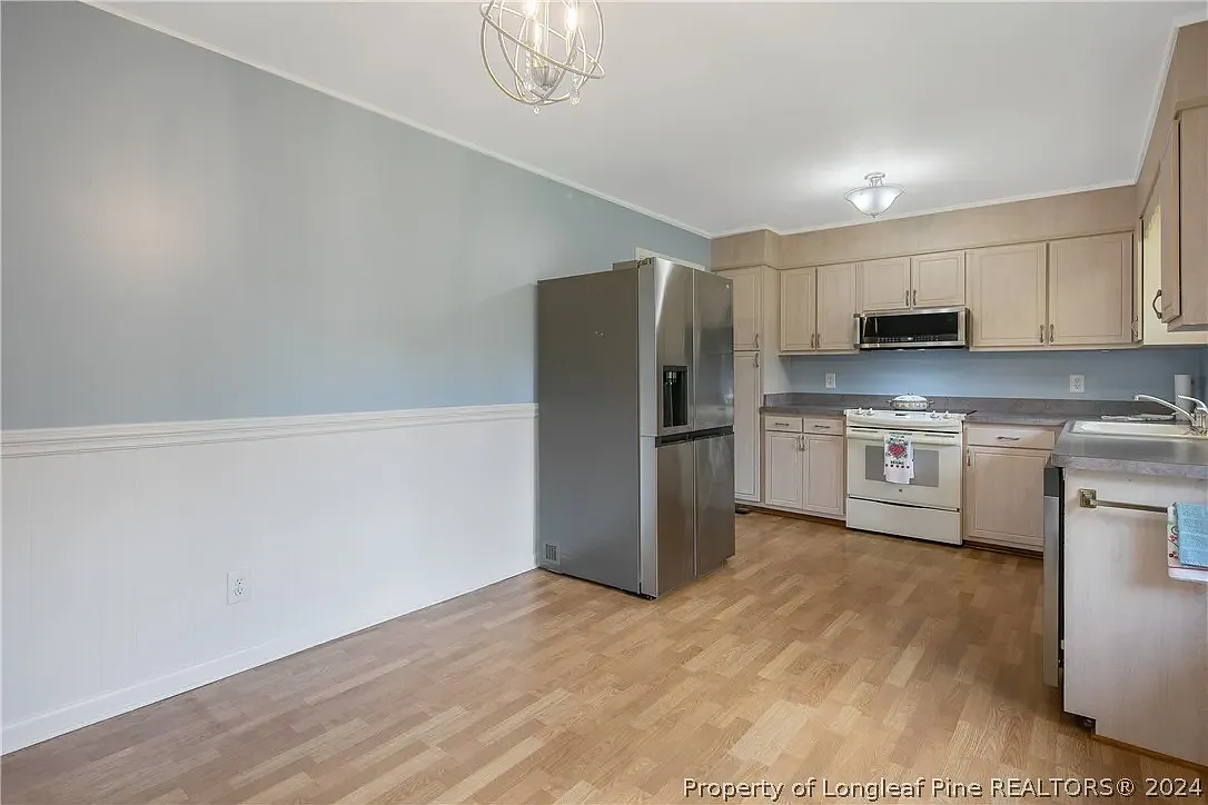3 bed, 2.5 bath, 1772 sqft, $1,900 — Photo 4