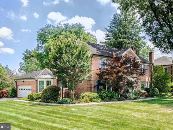 9921 Kentsdale Dr, Rockville, MD 20854