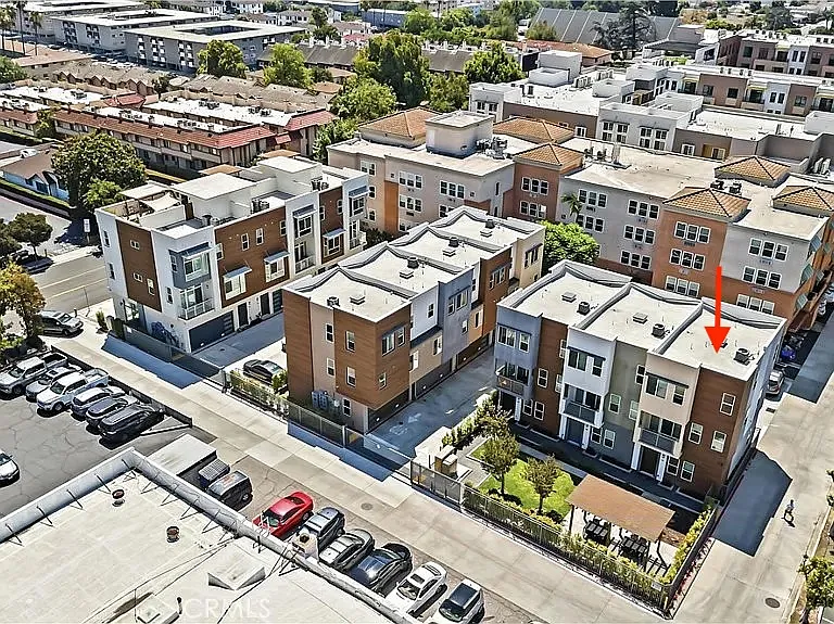 19 Chapel Ave — Photo 1