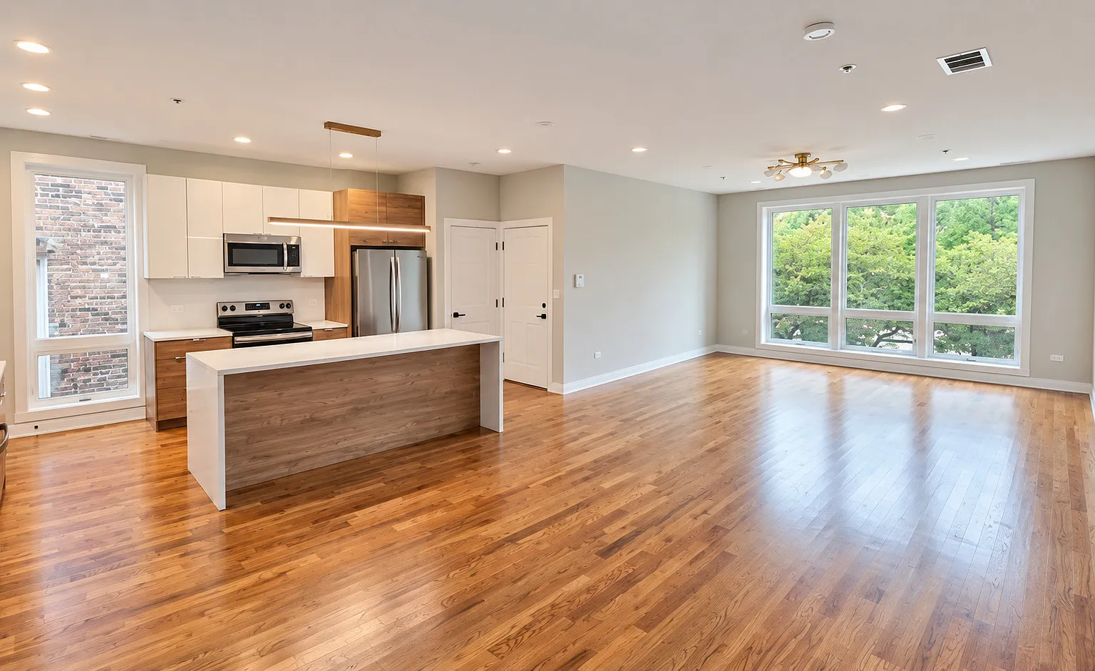 3 bed, 1300 sqft, $2,383 — Photo 2