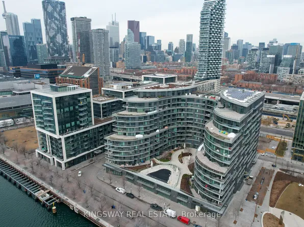 1 Edgewater Dr #Penthouse 33, Toronto, ON M5A 0L1