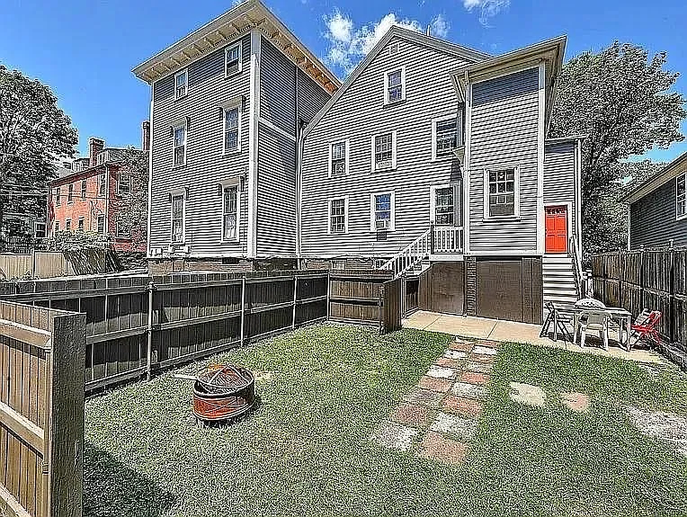 1 bed, 700 sqft, $2,200 — Photo 2
