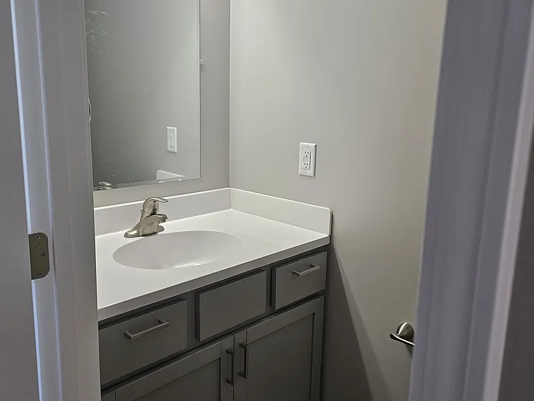 603 E Division St #2 — Photo 5