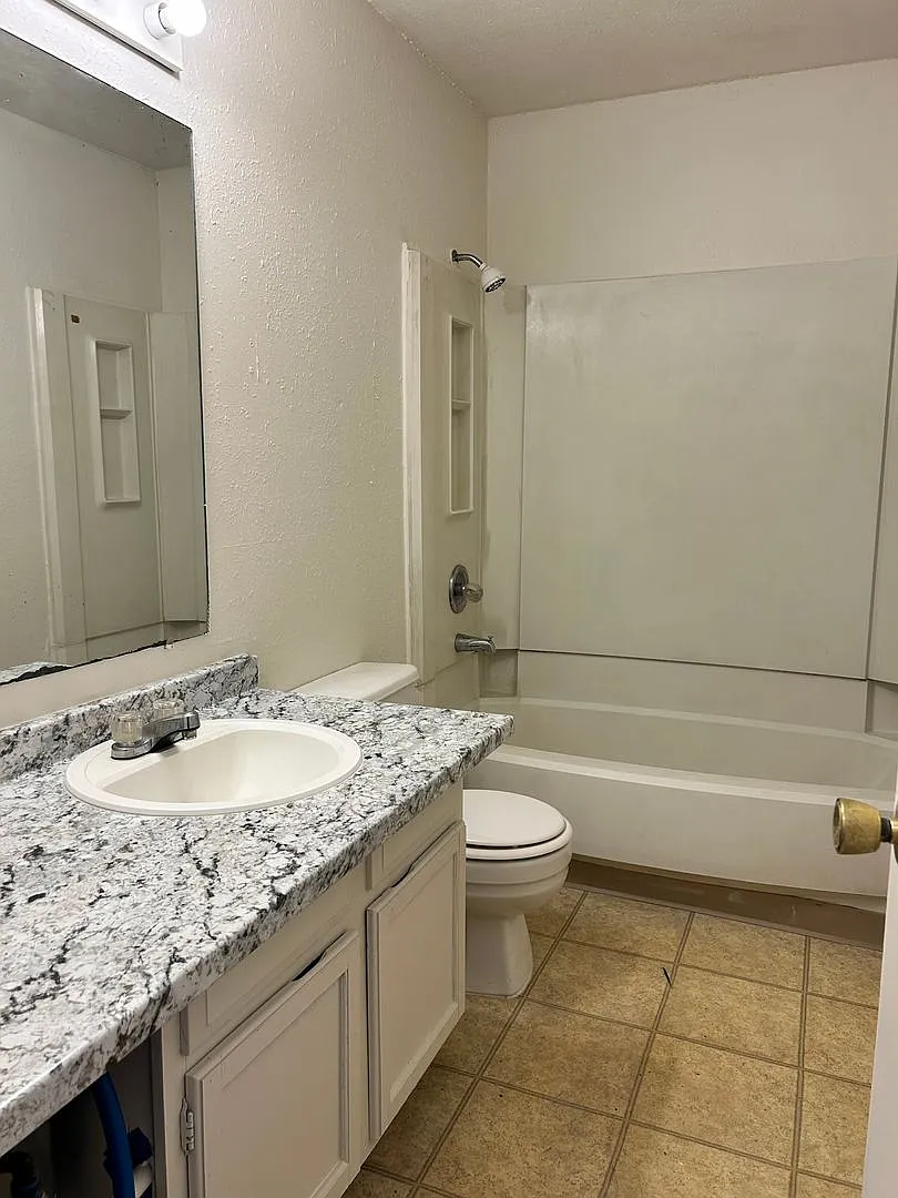 Newly Remodeled, Close to Fort Riley — Photo 3