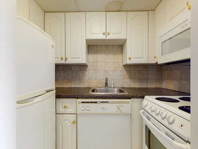 341 Maclaren St — Photo 19