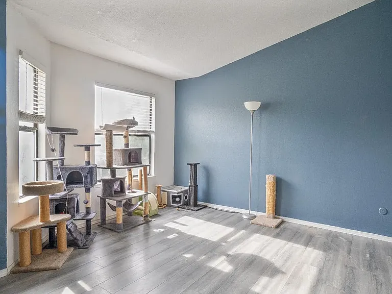 730 E Military St — Photo 5