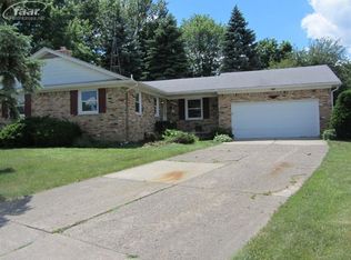 3216 Steeplechase Ct, Flint, MI 48532