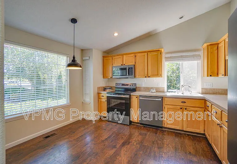 2115 NW 143rd Cir — Photo 6