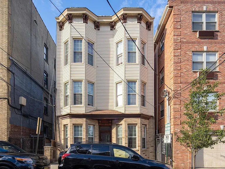 210 36th St #3L — Photo 14