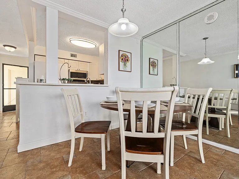 1000 Cove Cay Dr — Photo 8