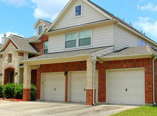 3213 Barry Moore Dr, Pearland, TX 77581