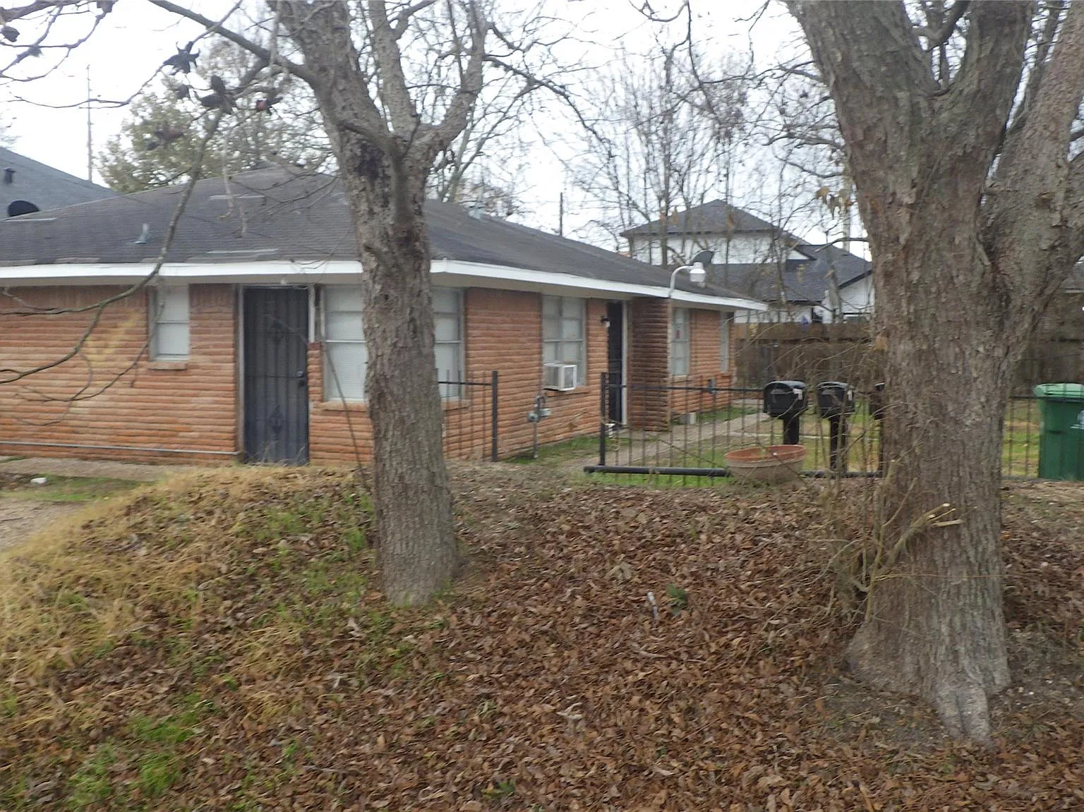 2 bed, 1.0 bath, 1500 sqft, $1,000 — Photo 2