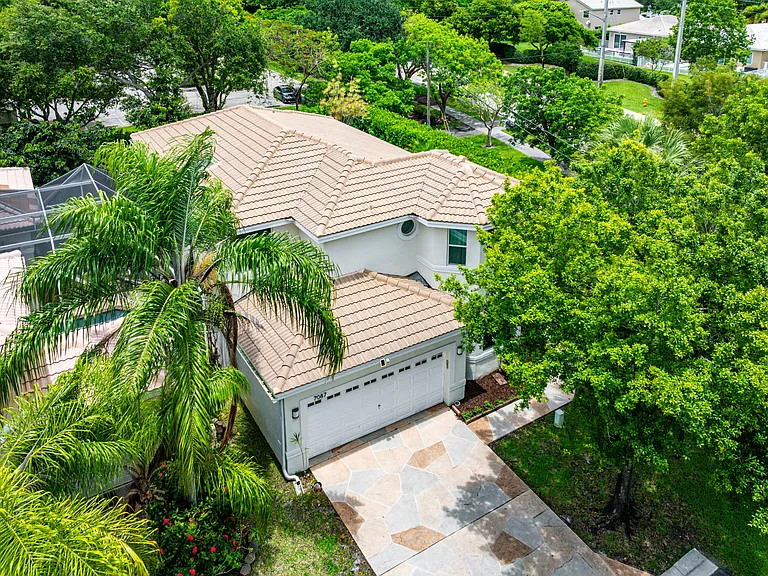 7087 NW 78th Pl — Photo 40