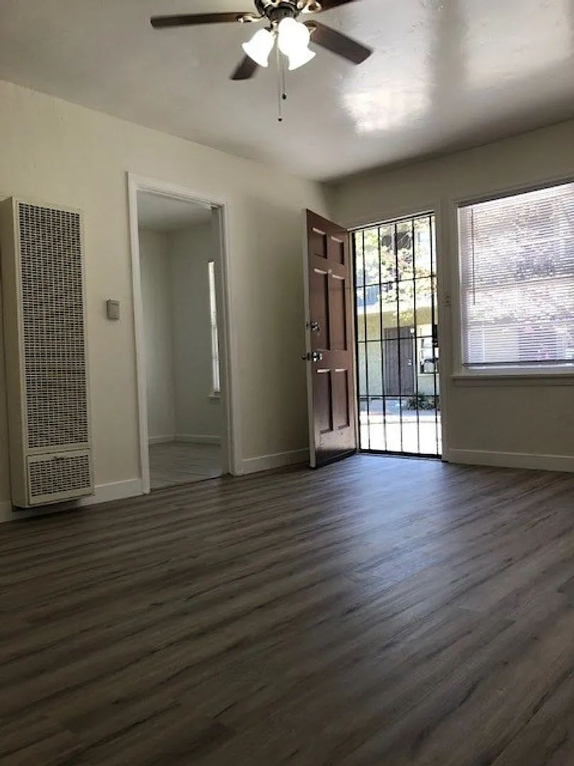 Elm Gate Apartments — Photo 1