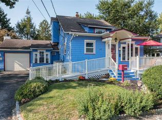42 Lynch St, Huntington Station, NY 11746