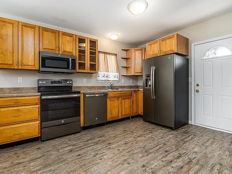 1043 Edina St — Photo 13