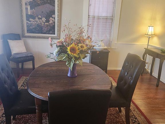 Living/sleeping area