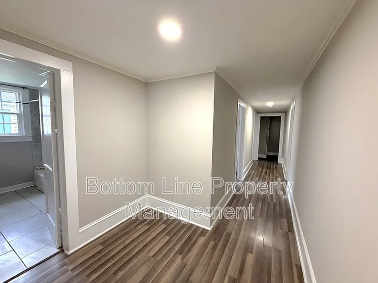 1429 W Horah St — Photo 6
