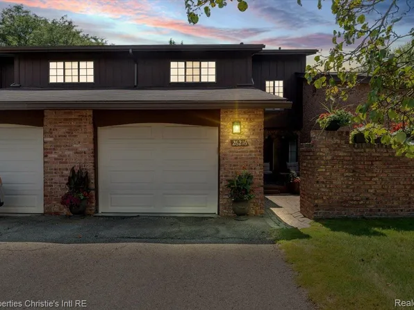 26216 Summerdale Dr, Southfield, MI 48033
