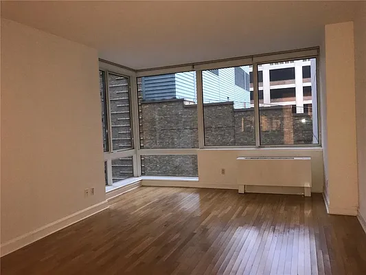 Rented by R New York | media 16