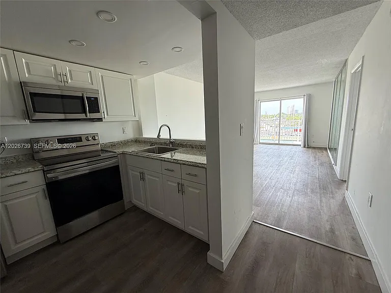16465 NE 22nd Ave #610 — Photo 3